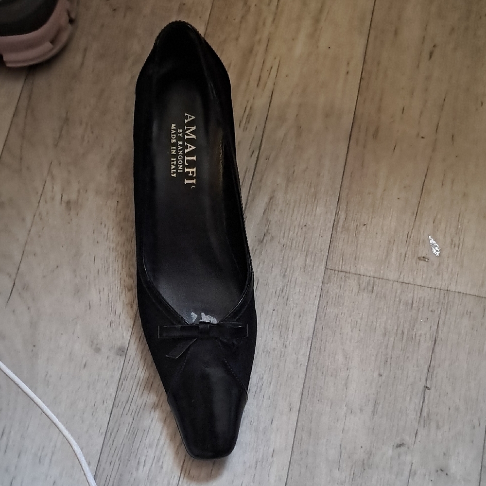 Amalfi by Rangoni Black Satin Patent Leather Pump Bow Accent Kitten Heels Size 8 - Picture 4 of 4